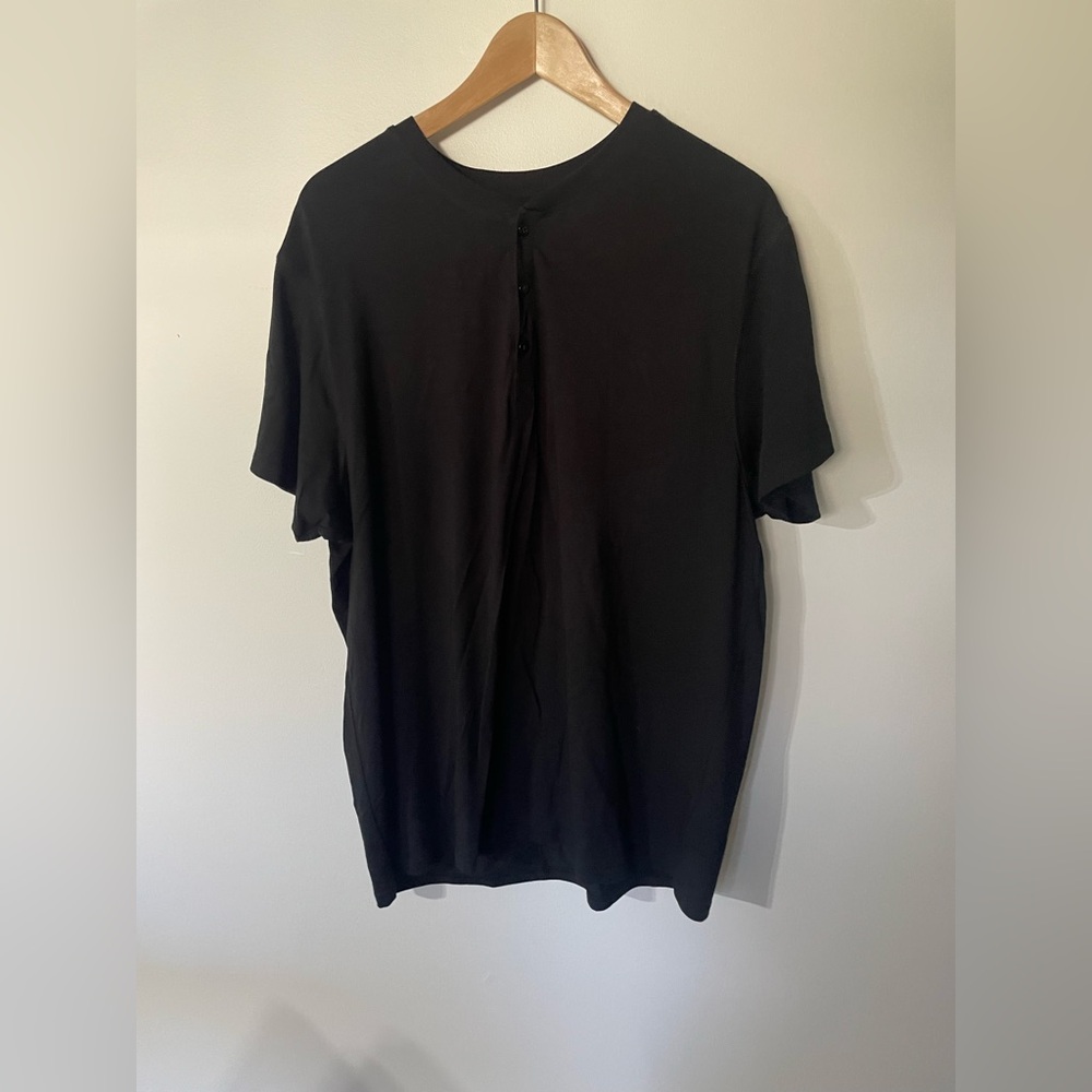 Isaac Mizrahi Classic Black Men's T-Shirt